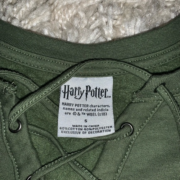 Juniors Bioworld Harry Potter size small sweater with lace up detail - Picture 6 of 7